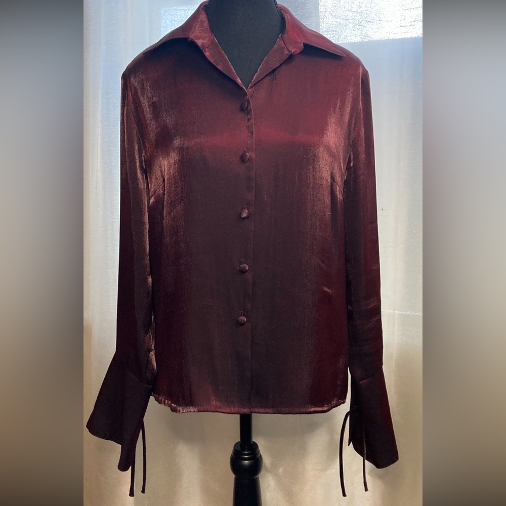 Gorgeous Laura Studio Burgandy Shimmery Blouse with Tie Cuffs Size 6 Burgandy